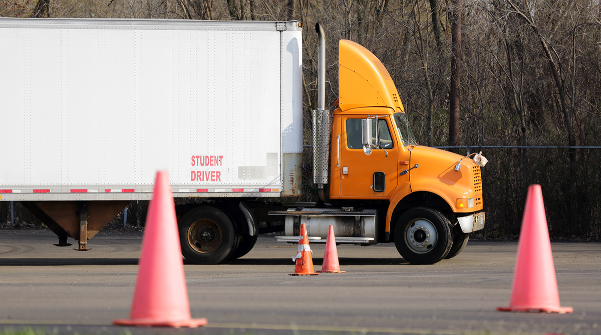 CDL School Phoenix Arizona, Truck Training Low $1500. Spanish English